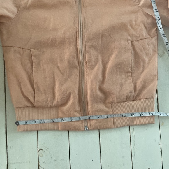 Lululemon Non-Stop Bomber Jacket
Bleached Apricot, Size 4 - Picture 6 of 14